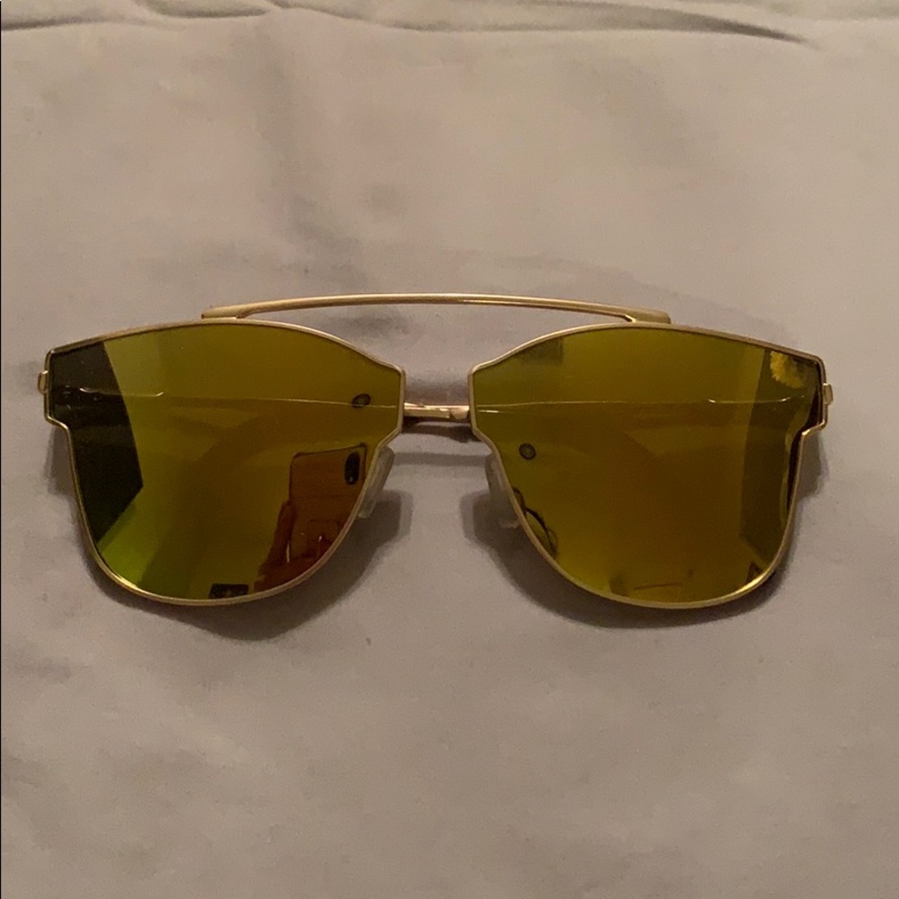 🟢 5/$20 Bundle: Yellow sunglasses